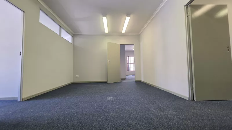 119 m² Office for sale in Bellville, Old Dutch Square (photo 14)
