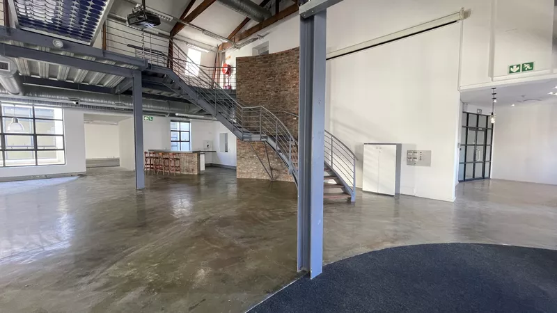 903 m² Office to let in Cape Town City Centre/CBD, 30 Keerom Street (photo 9)