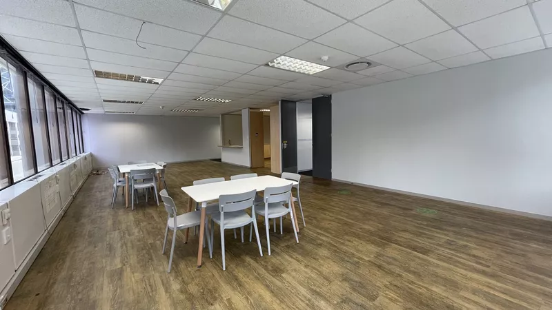 1 215 m² Office to let in Cape Town City Centre/CBD, 2 Long (photo 14)