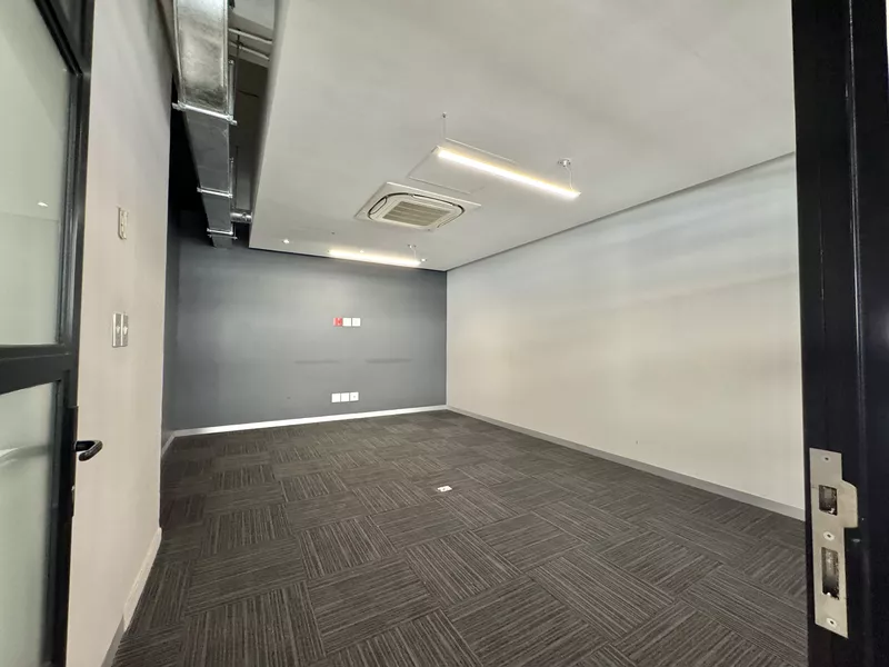604 m² Office to let in Cape Town City Centre/CBD, 33 Martin Hammerschlag (photo 19)