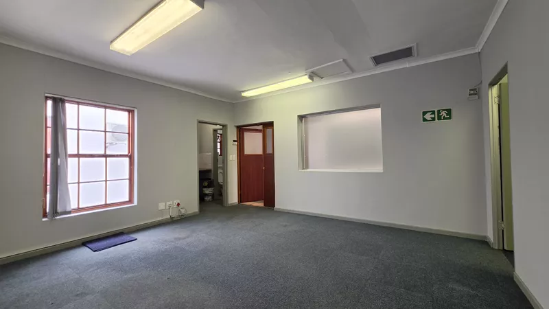 219 m² Office for sale in Bellville, Old Dutch Square (photo 12)