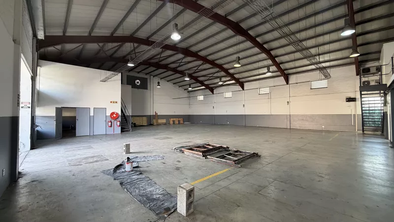 1 111 m² Industrial to let in Paarden Eiland, 5 Louis Glassman Road (photo 2)