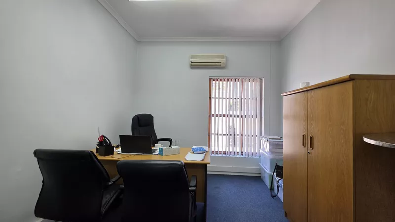 115 m² Office for sale in Bellville, Old Dutch Square (photo 17)