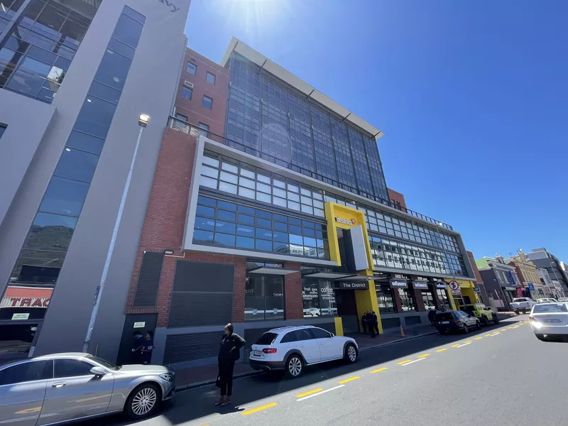 704 m² Office to let in Woodstock, The District (photo 2)