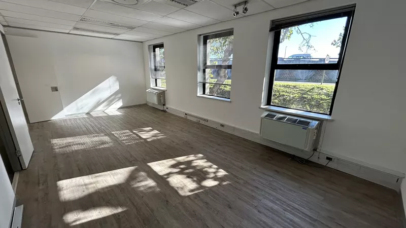 355 m² Office to let in Mowbray, River Park (photo 6)