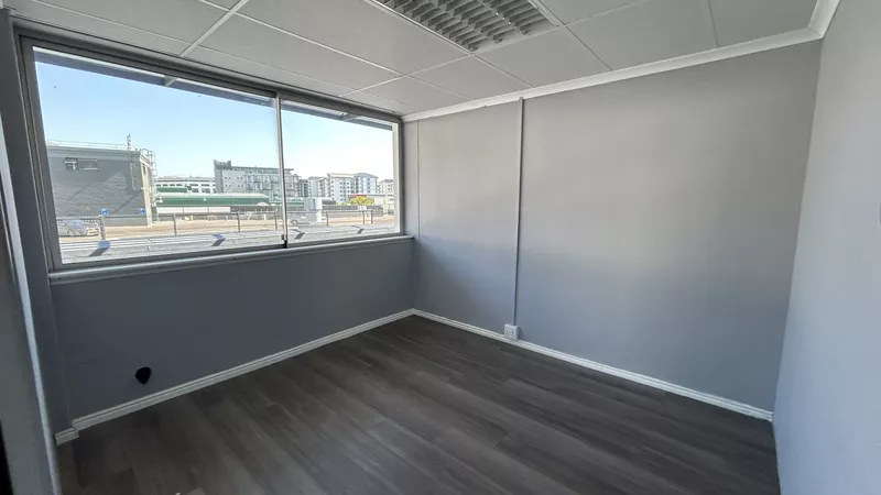 132 m² Office to let in Claremont, Buchanan Chambers (photo 14)