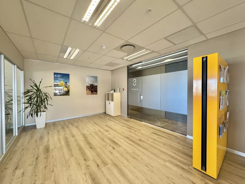 224 m² Office to let in Cape Town City Centre/CBD, One Thibault (photo 2)