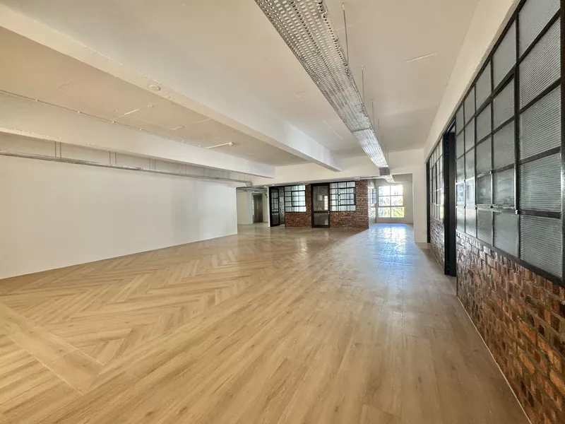 800 m² Office to let in Cape Town, 60 Roeland Street (photo 8)
