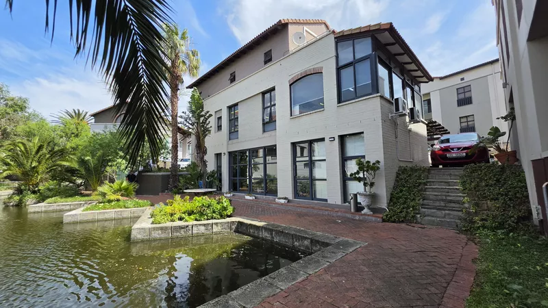 184 m² Property to let in Waterford Place Office Park, 8 Waterford Mews (photo 1)