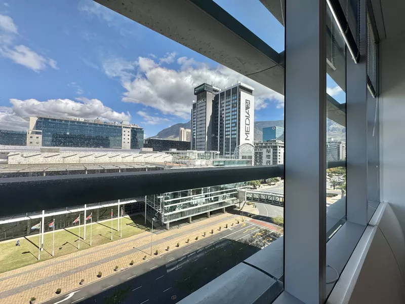 231 m² Office to let in Cape Town City Centre/CBD, Convention Towers (photo 21)
