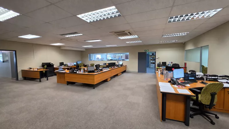 1 085 m² Office for sale in Century City, 13 Edison Way (photo 19)