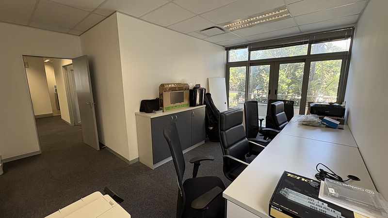 124 m² Office to let in Century City, Eaton House (photo 21)