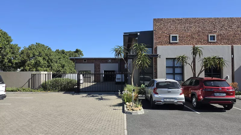 1 085 m² Office for sale in Century City, 13 Edison Way (photo 5)