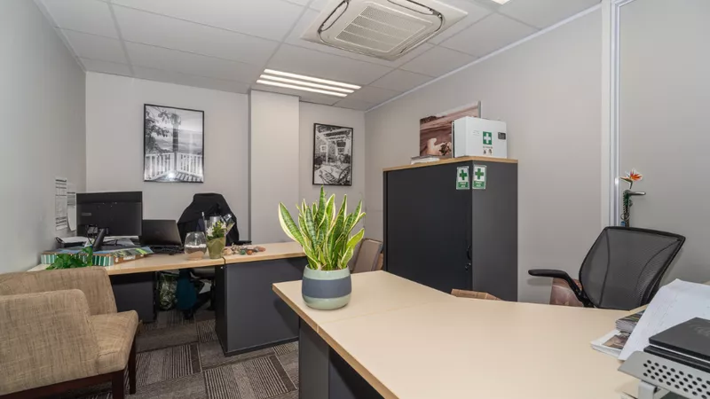 1 124 m² Office to let in Kenilworth, 325 Main Road Kenilworth, Pam Golding on Main (photo 13)