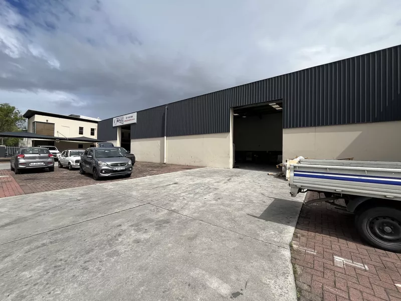 992 m² Industrial to let in Airport Industrial, 10 Concorde Crescent (photo 2)