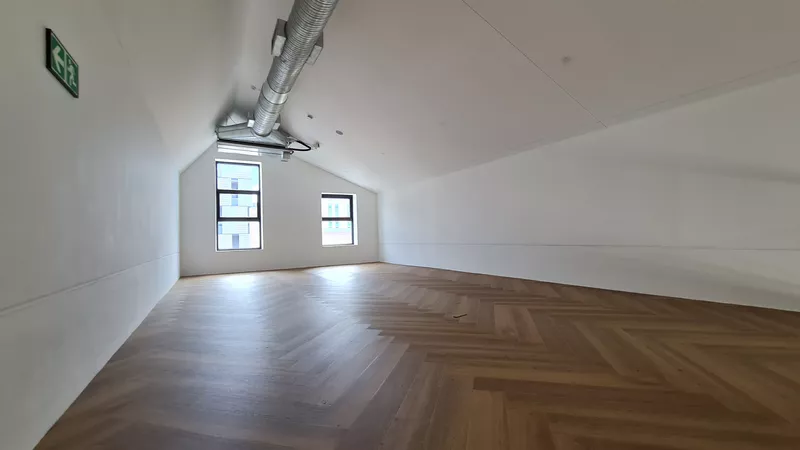 166 m² Office to let in Century City, Bridgewater One - Studios (Block B) (photo 29)