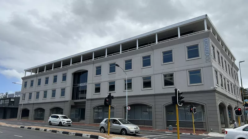 472 m² Office to let in Claremont, 200 On Main (photo 1)