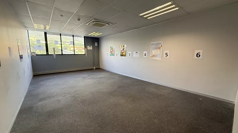 2 300 m² Office to let in Observatory, Deneb House (photo 42)