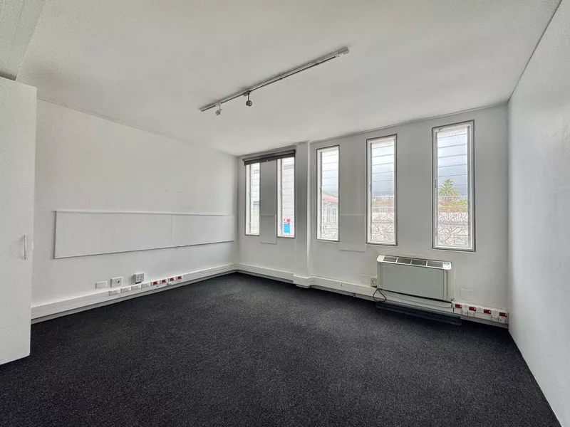 400 m² Office to let in Cape Town City Centre/CBD, 81 St Johns Street (photo 17)