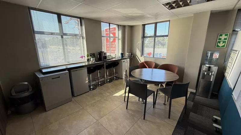 156 m² Office to let in Mowbray, Rondebosch Medical Centre (photo 6)