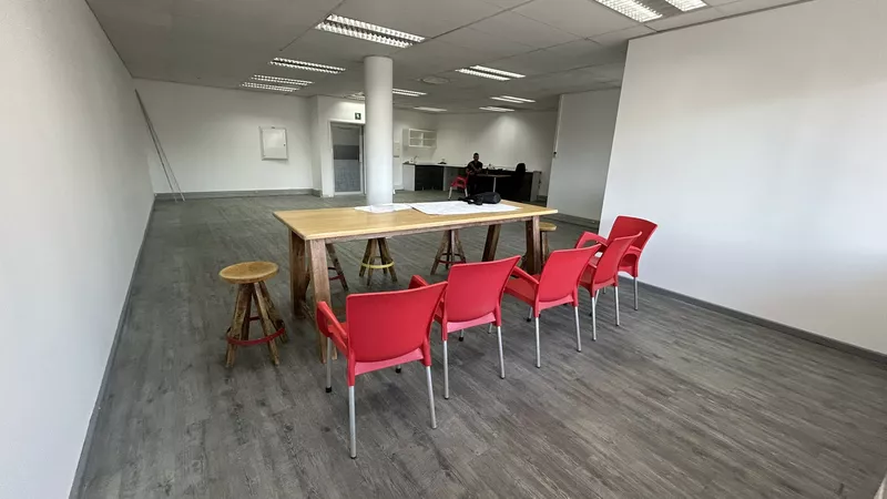 172 m² Office to let in Claremont, Buchanan Chambers (photo 9)