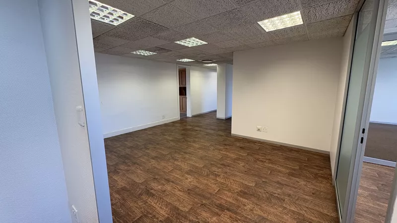 553 m² Office to let in Paarl, 1 Breda Street (photo 38)