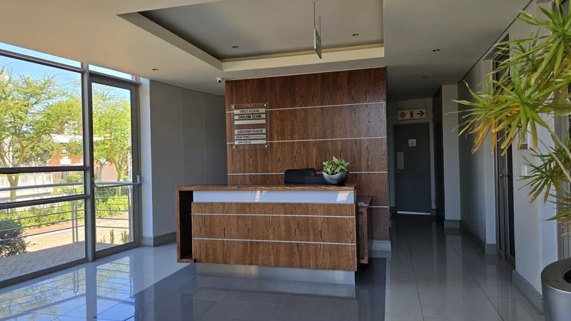 124 m² Office to let in Century City, Eaton House (photo 4)