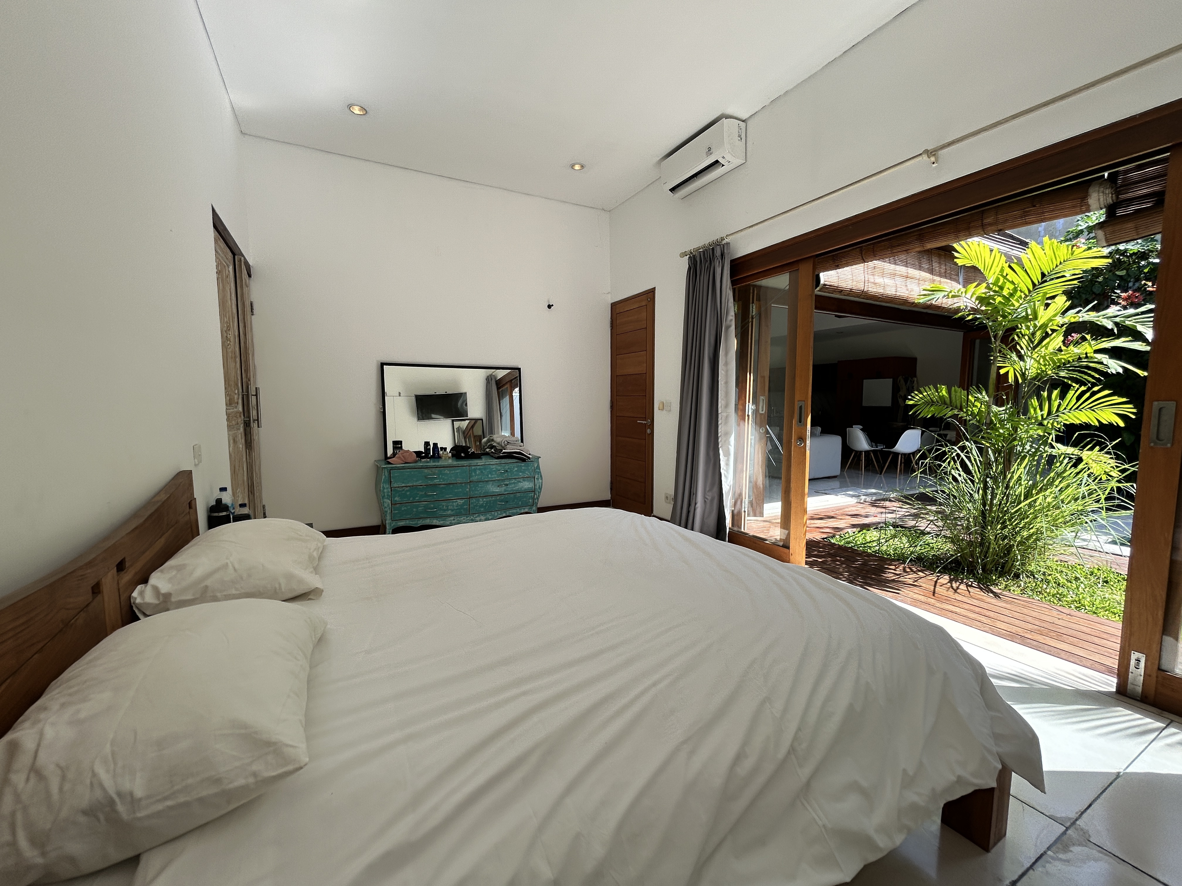 Breezy 3BR Villa w/ Private Pool, 1-Min Walk to Beach, photo 14