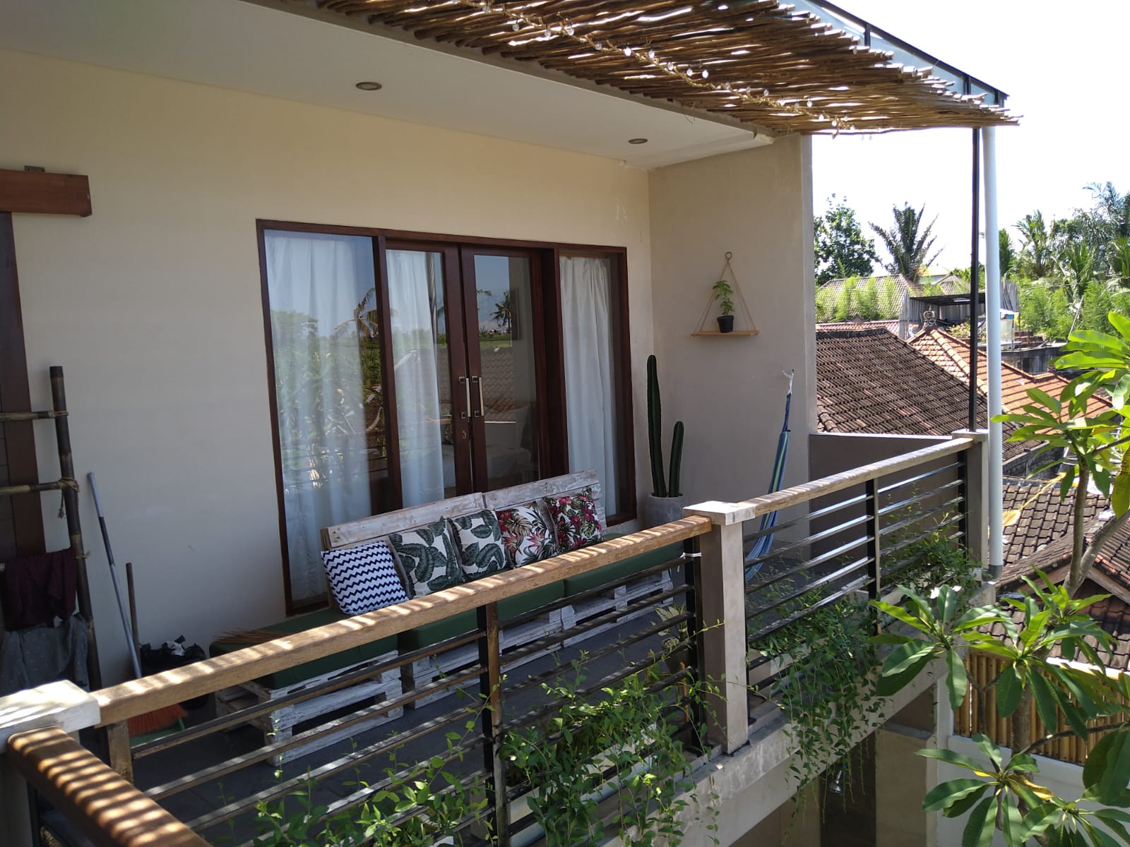 Modern 3BR Villa w/ Rice Field Views and Rooftop, Walkable to Cafés, photo 8