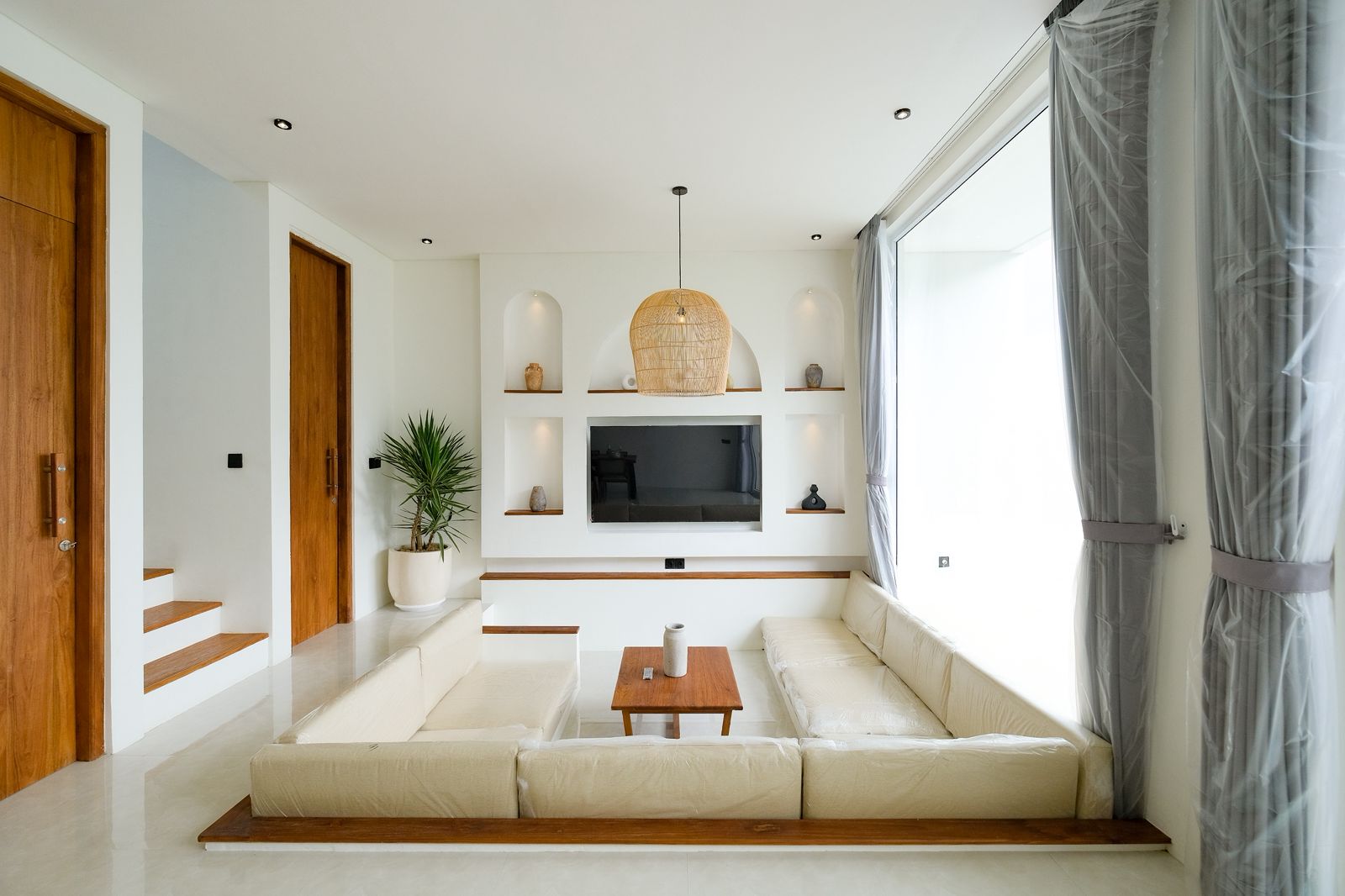 Modern 2BR Villa w/ Private Pool and Sunset Views, photo 2