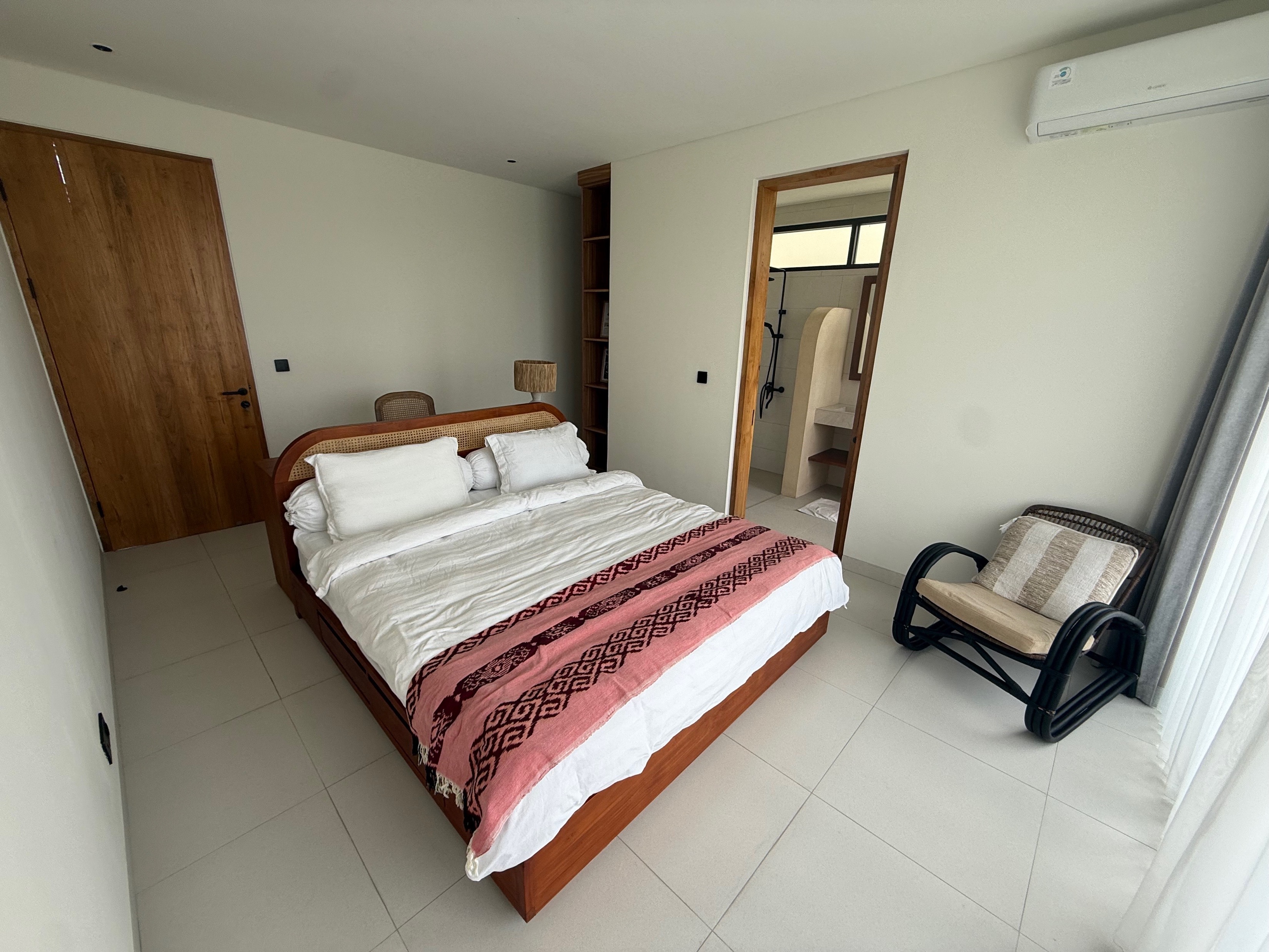 Modern 3BR Villa w/ Private Pool, Rooftop Terrace & Sunken Living, photo 14