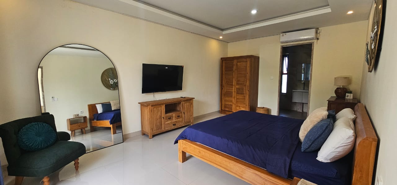 Modern 3BR Villa w/ Rooftop Patio and Private Pool, Beachfront Setting, photo 22