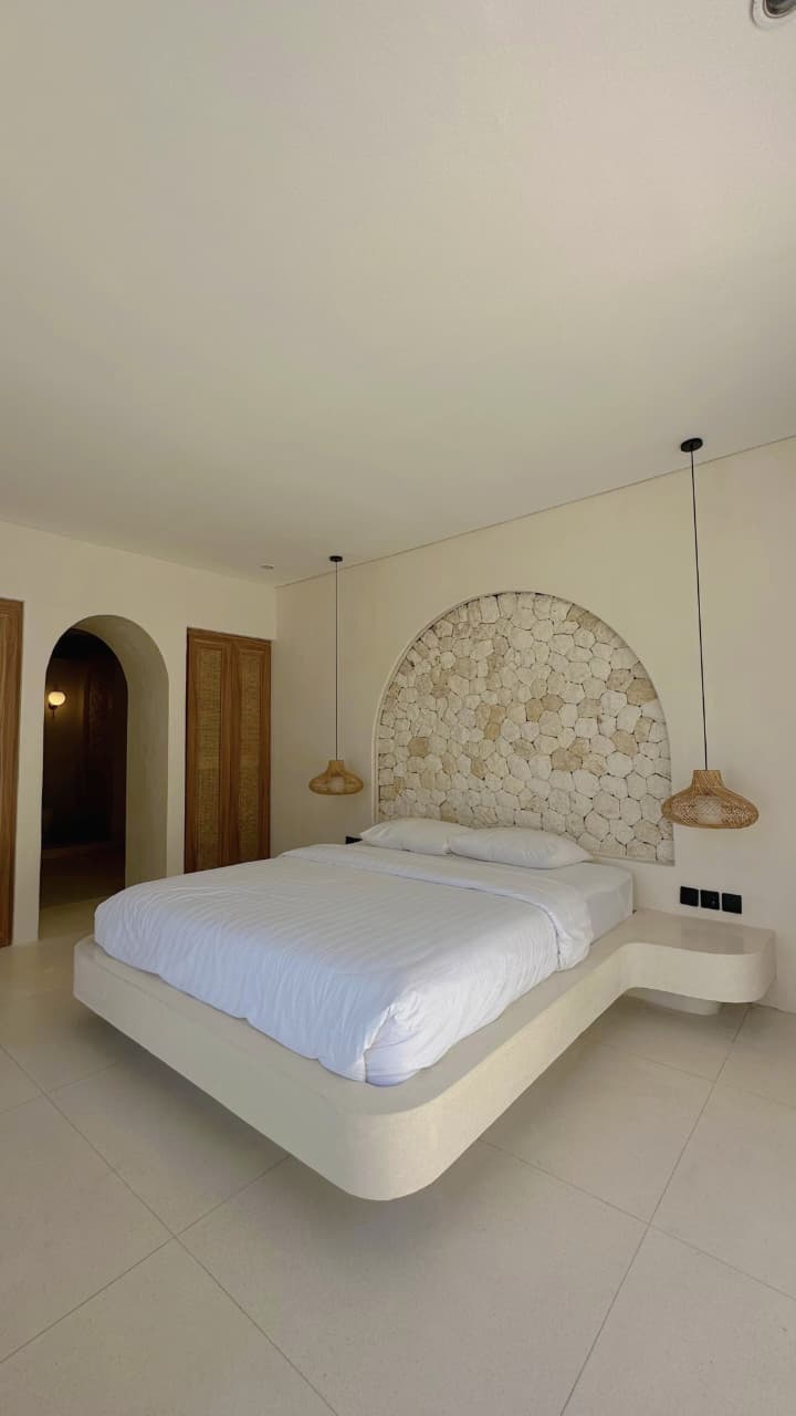 Spacious 3BR Villa w/ Private Pool and Rooftop Jacuzzi, Beachfront Setting, photo 18