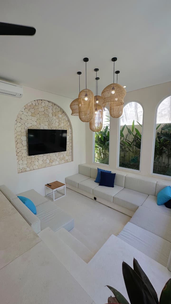 Spacious 3BR Villa w/ Private Pool and Rooftop Jacuzzi, Beachfront Setting, photo 10