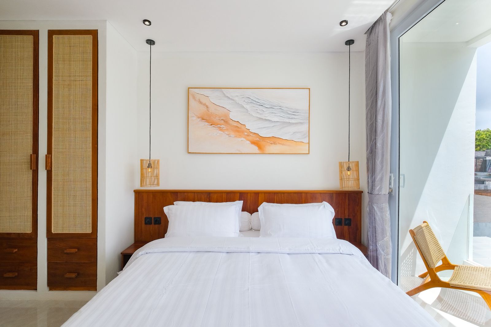 Modern 2BR Villa w/ Private Pool and Sunset Views, photo 8