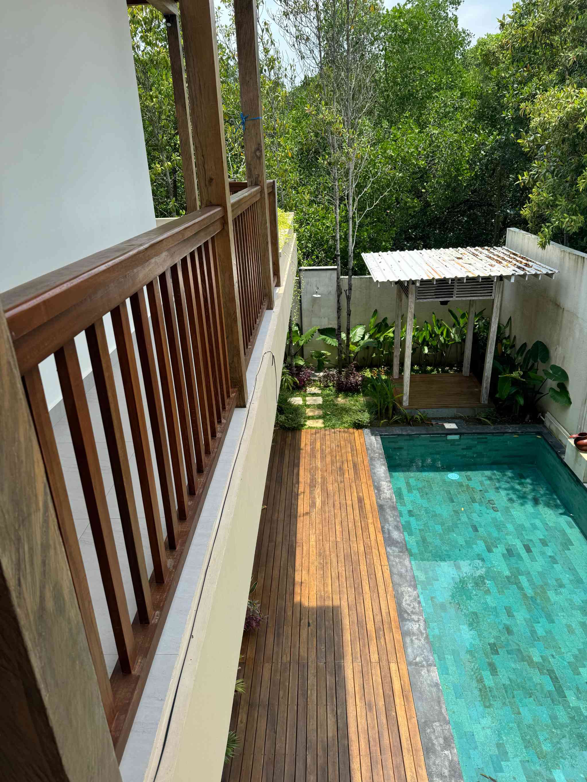 Modern 3BR Villa w/ Rooftop Patio and Private Pool, Beachfront Setting, photo 8