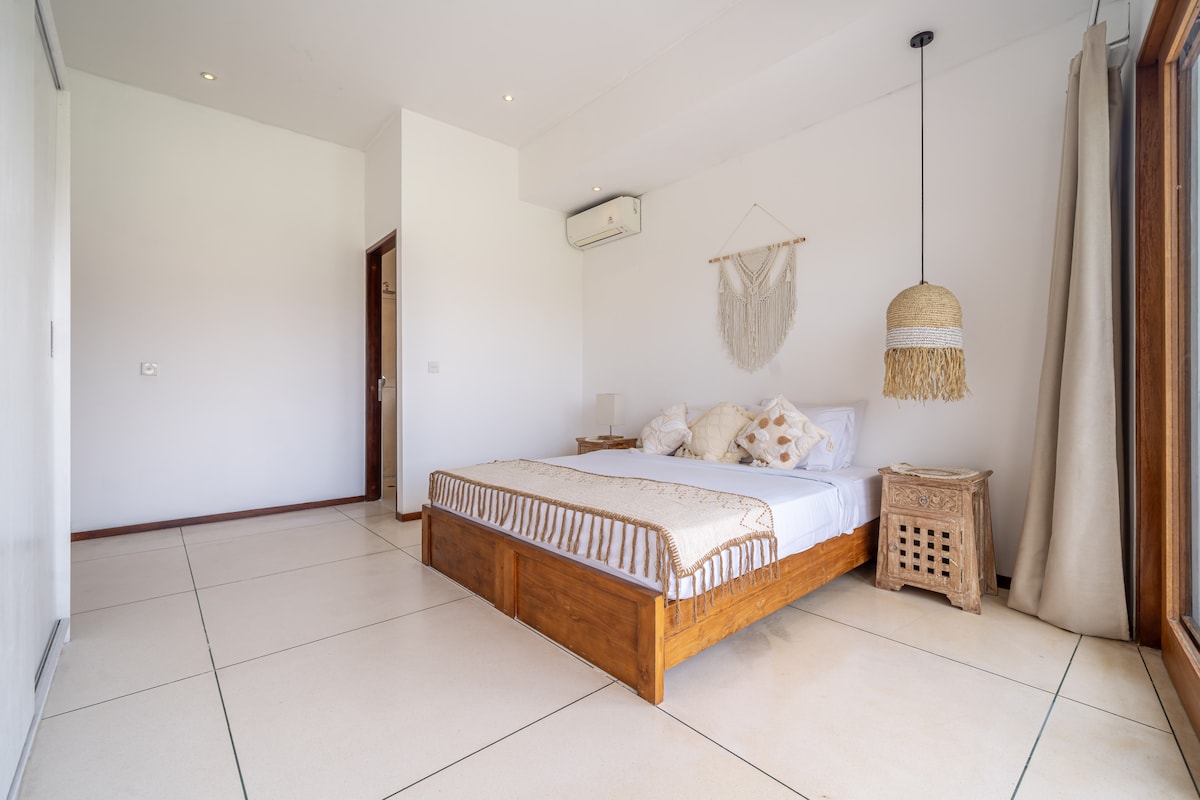 Beachside 13BR Villa Complex w/ 4 Private Pools, Rooftop Sea Views, and Staff Quarters, photo 41