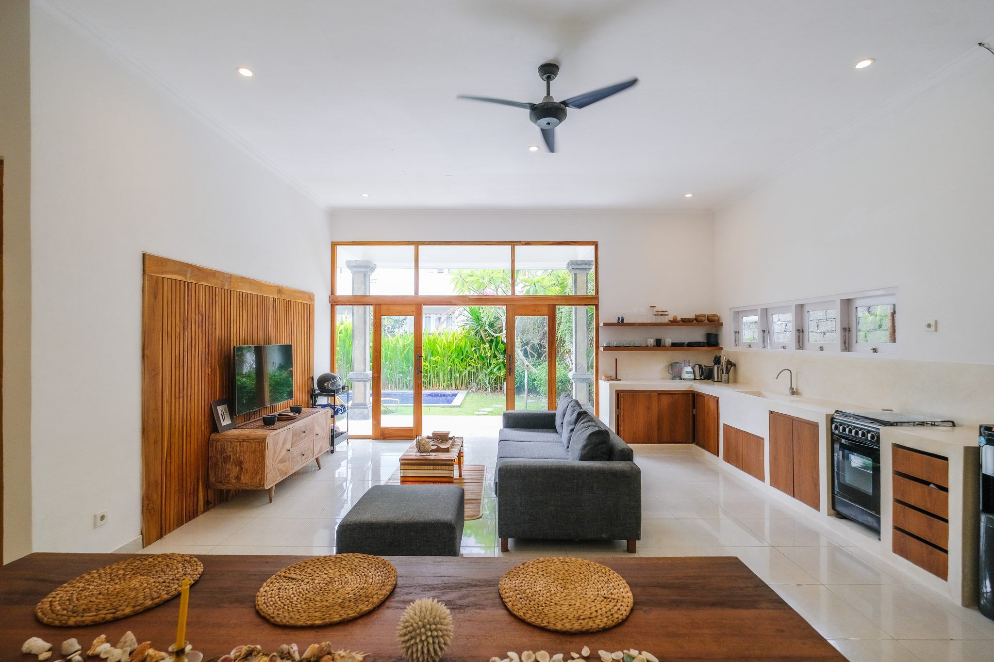 Modern 3BR Villa w/ Private Pool and Garden, Walkable to Bali Buddha, photo 12