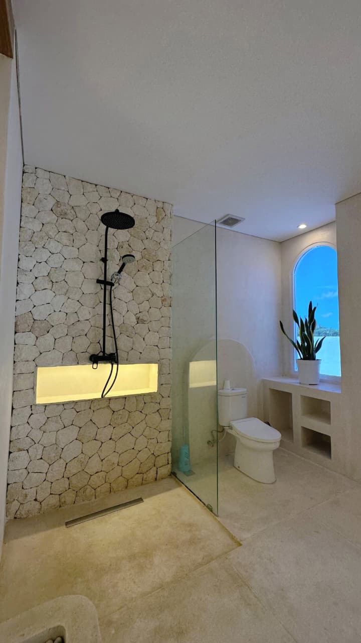 Spacious 3BR Villa w/ Private Pool and Rooftop Jacuzzi, Beachfront Setting, photo 24
