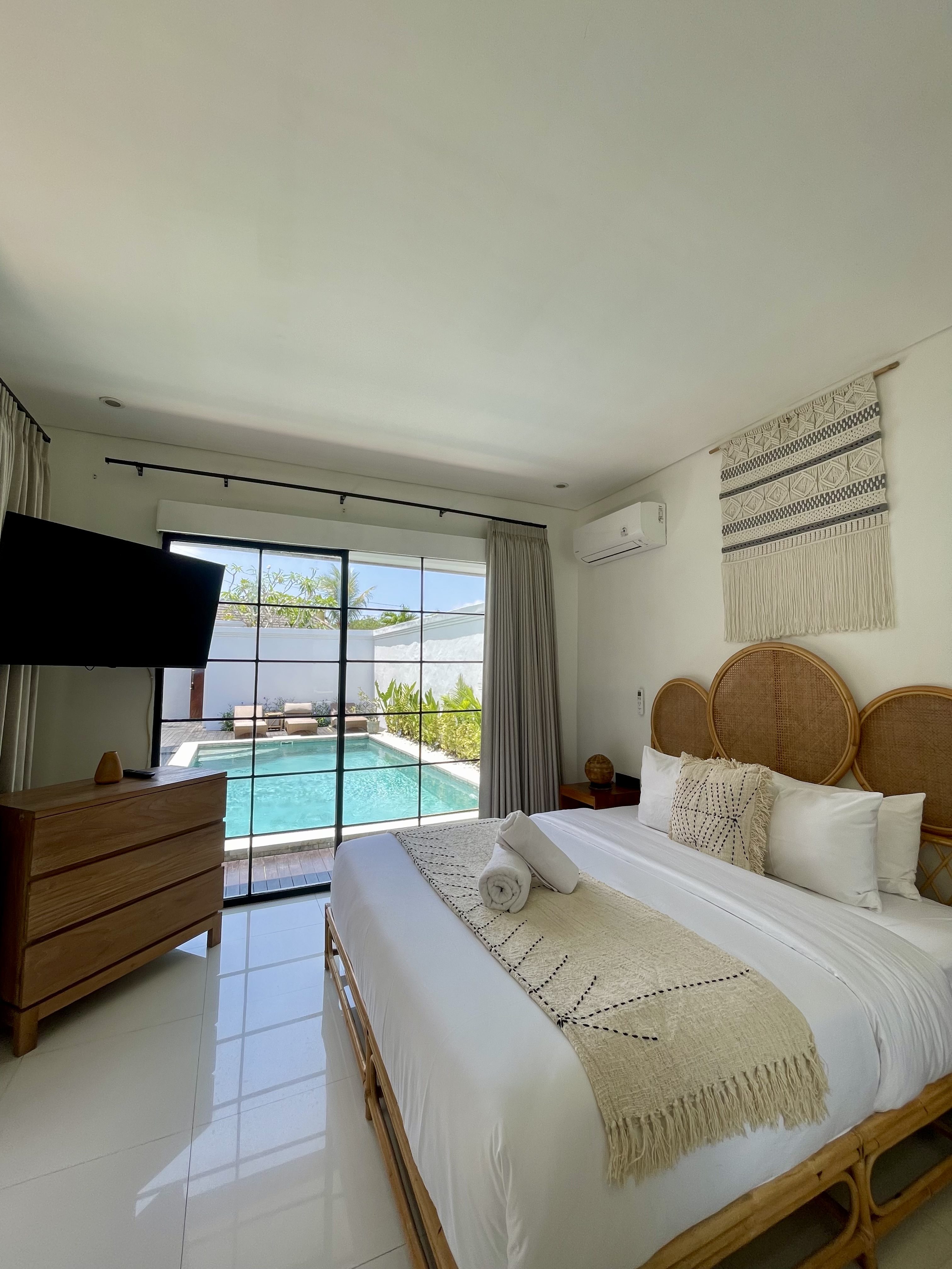 Tropical 3BR Villa w/ Swimming Pool and Jungle View, Clifftop Setting, photo 6