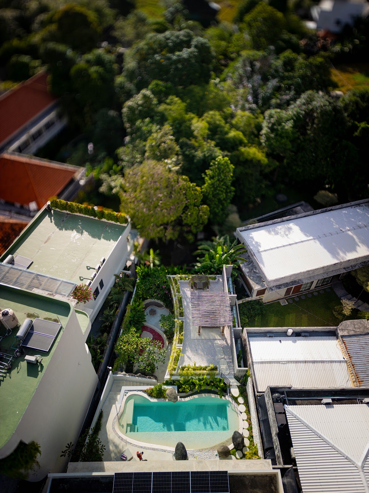 Luxury 6BR Eco Estate w/ 15m Infinity Pool, Solar Power, and Jacuzzi, photo 15