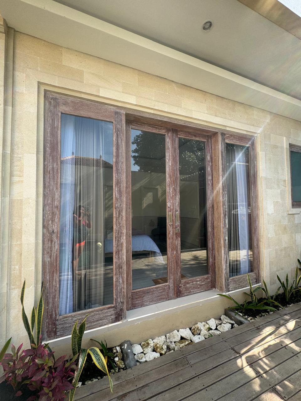 Modern 3BR Villa w/ Rooftop Patio and Private Pool, Beachfront Setting, photo 6