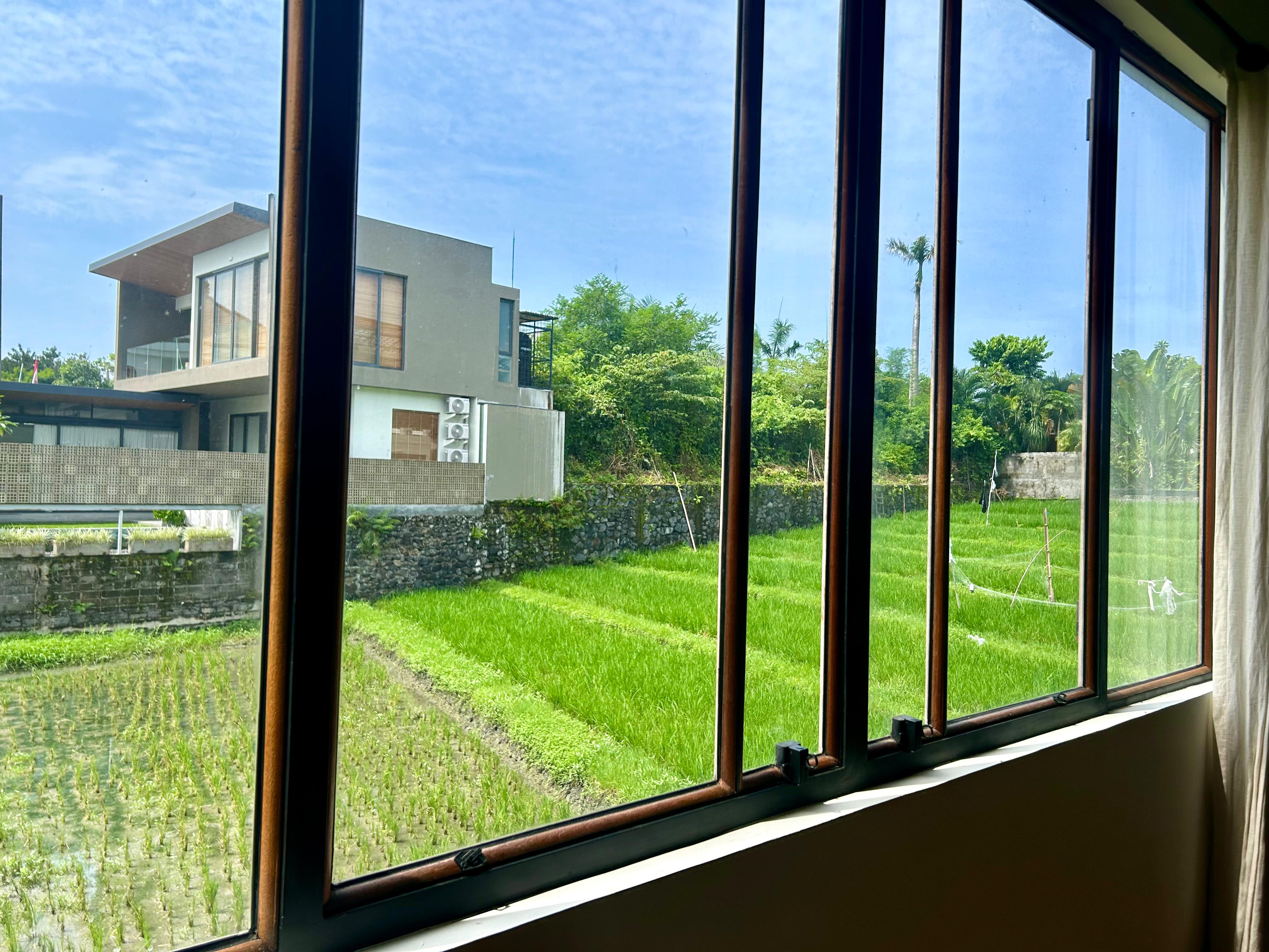 Modern 2BR Villa w/ Flexible Study, Car Access & Fully Furnished, photo 2