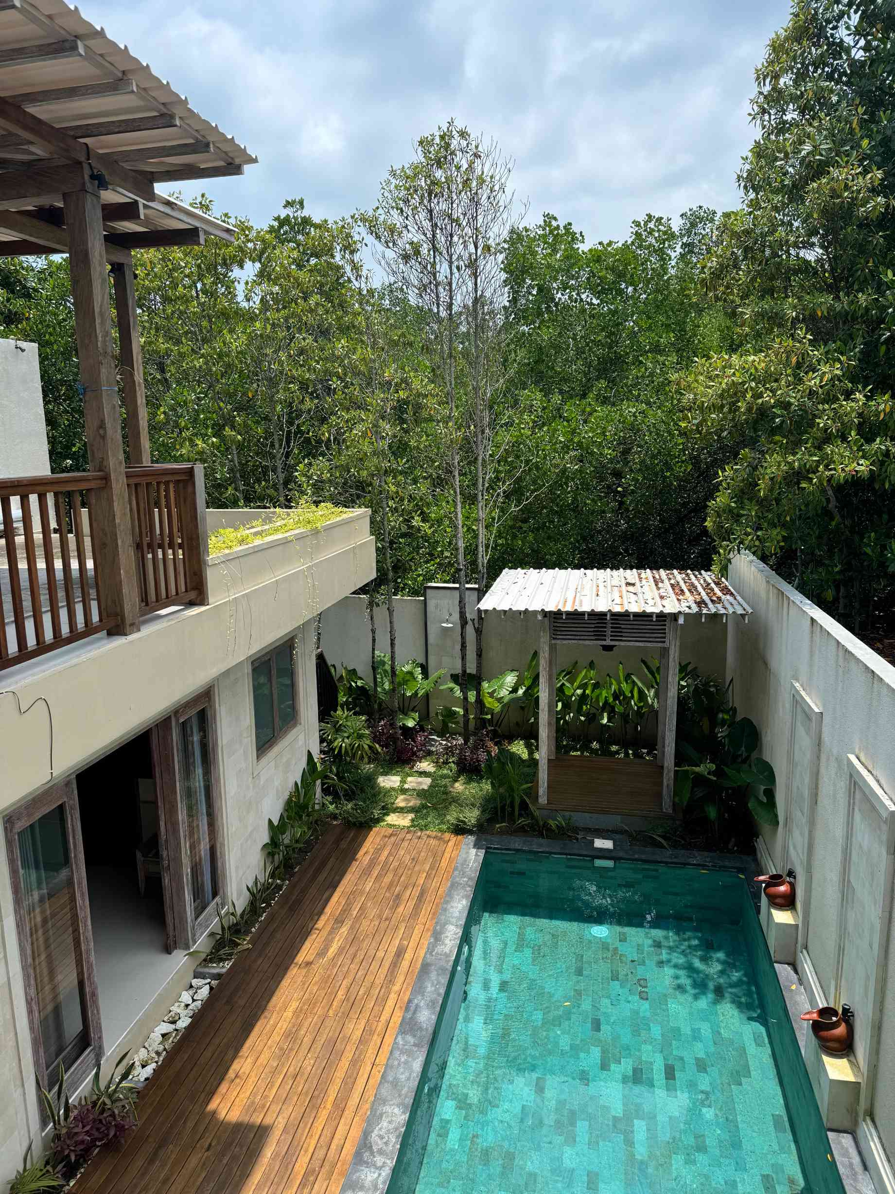 Modern 3BR Villa w/ Rooftop Patio and Private Pool, Beachfront Setting, photo 10