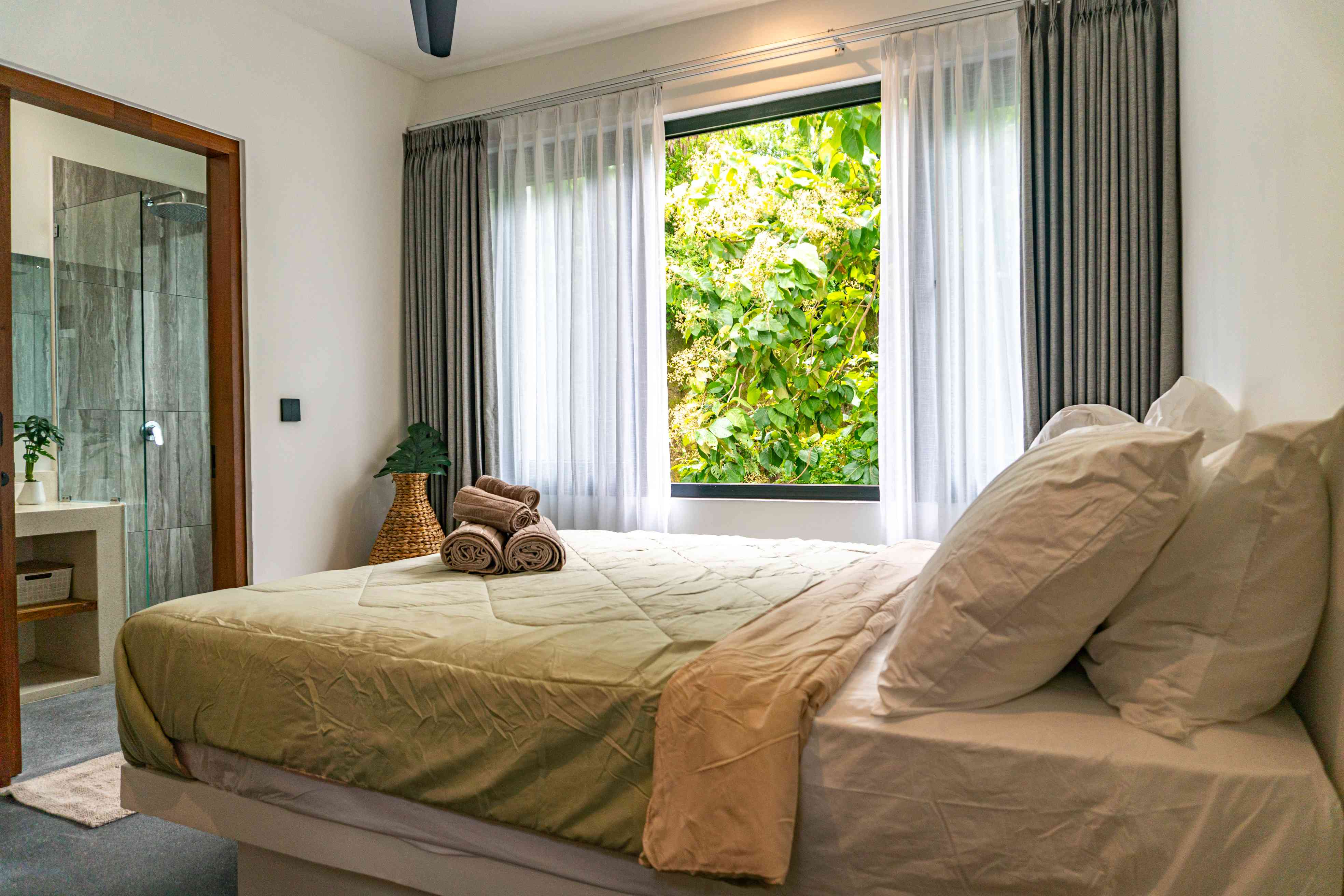 Considered 2BR Villa w/ Sunset Views and Home Office, photo 6