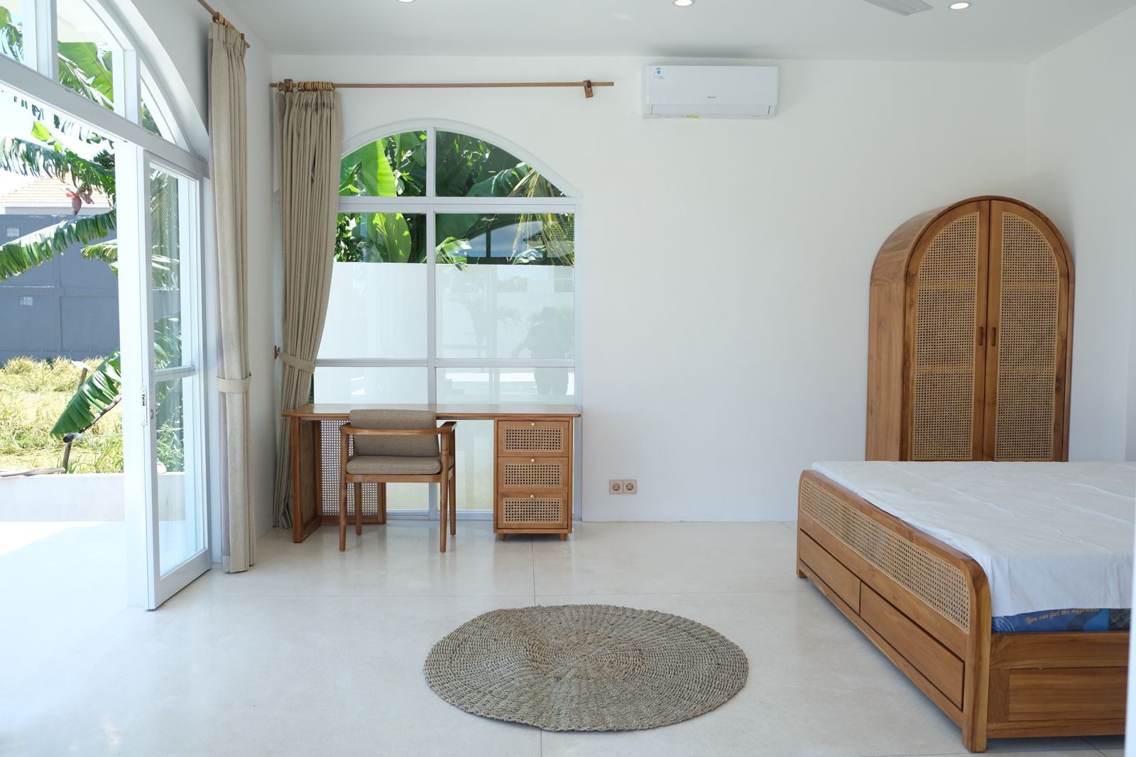 Modern 2BR Villa w/ Private Pool and Rooftop Terrace, Beachfront, photo 17