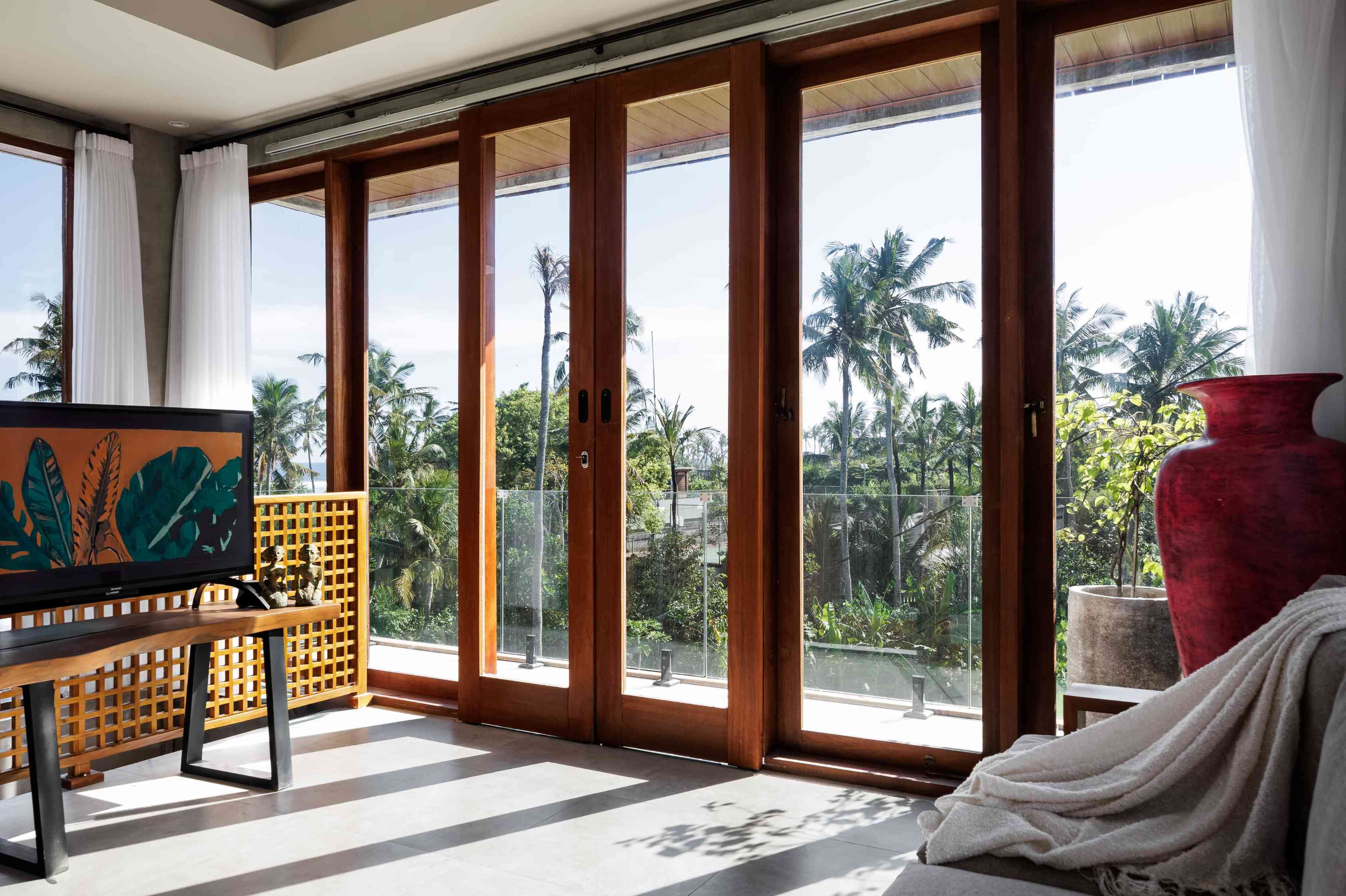 Modern 4BR Villa w/ Ocean Views and Pool, Beachfront, photo 10