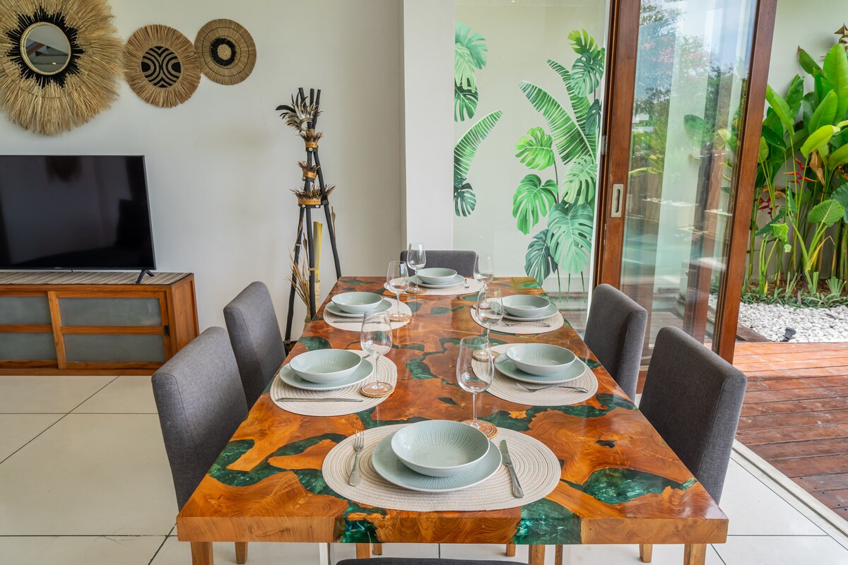 Beachside 13BR Villa Complex w/ 4 Private Pools, Rooftop Sea Views, and Staff Quarters, photo 37