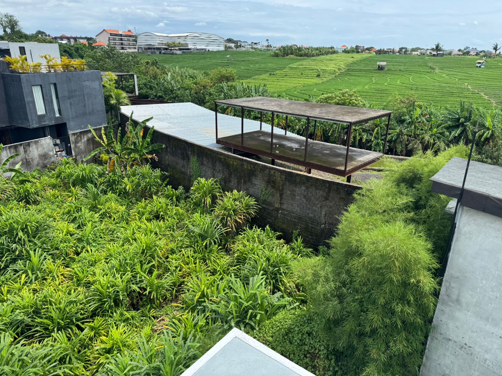 Minimalist 2BR Villa w/ Rooftop Patio and Panoramic Views, Quiet Residential Setting, photo 8
