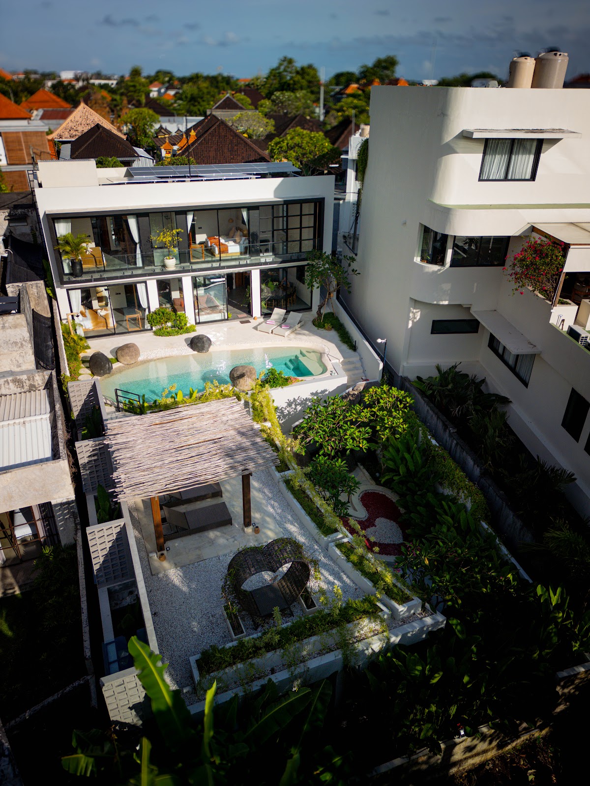 Luxury 6BR Eco Estate w/ 15m Infinity Pool, Solar Power, and Jacuzzi, photo 16